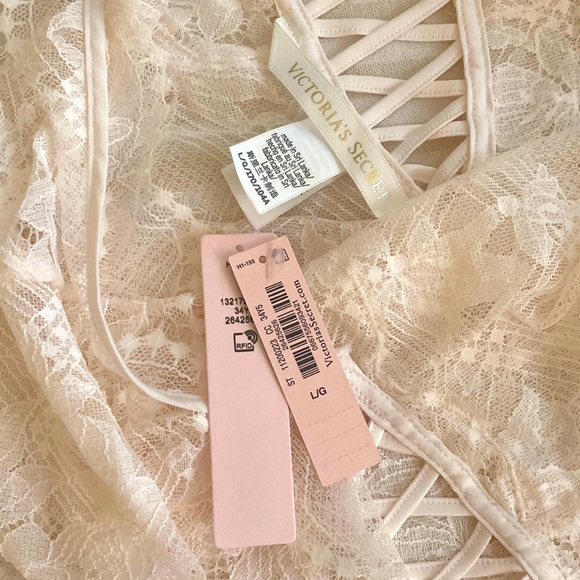 Victoria’s Secret Lace Slip - Picture 4 of 5